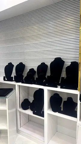 Mannequin necklace display