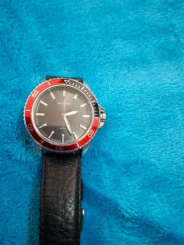 Men's Wristwatch with Black Dial and Red rotating Bezel, Leather Strap