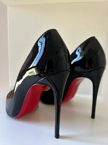 Christian Lauboutin Black stiletto heels with red sole - size 36
