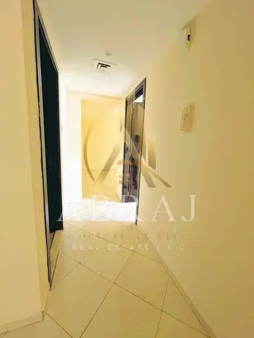 Luxury 3bhk with maid room open view balcony rent 71k 4cheque payment Near by Sahara mall