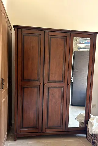Cabinet with mirror