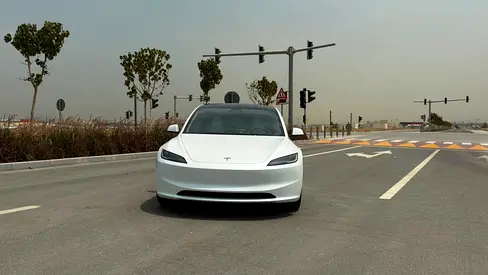2025 Tesla MODEL 3 — фото 2
