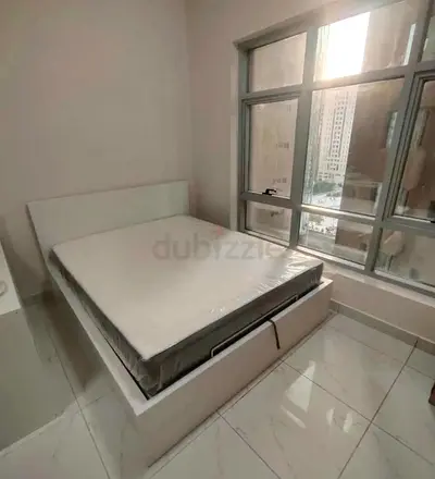 Ikea hydrolic bed with ikea mattress Queen size 160x200cm bed