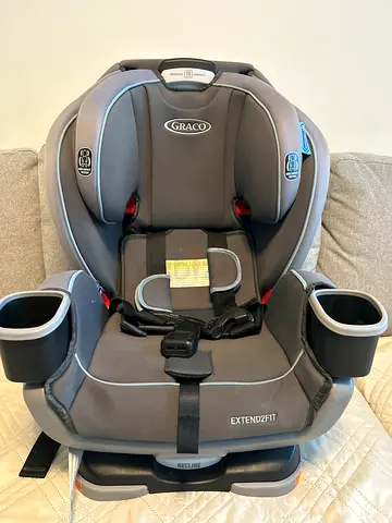 Graco Extend2Fit Convertible Car Seat - Good Condition, Grey