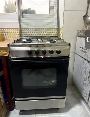 4-burner gas cooking range with built-in gas oven