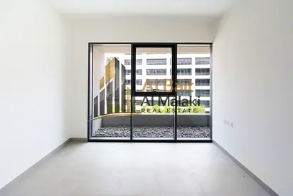 شقة فاخرة للإيجار بتصميم عصري وإطلالة ممتازة على المسبح في منطقة الجادة
وحدة جديدة بالكامل تتكون من غرفتي نوم مع أجهزة المطبخ وموقف سيارات مخصص