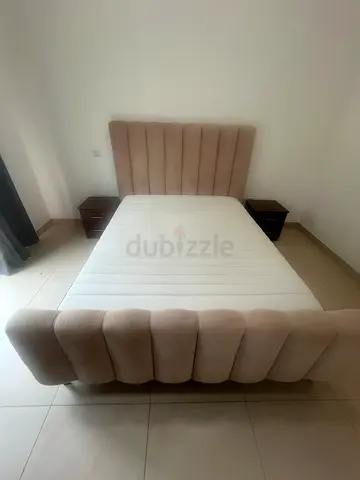 Bed frame + mattress