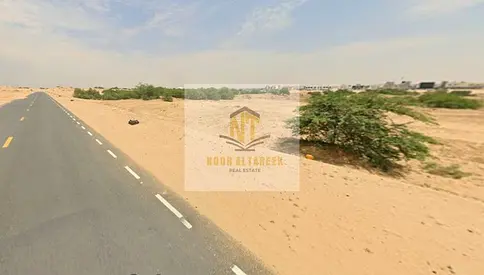 اقساط 3سنوات وبدقعة اولى102000الف درهم تملك حر للعرب تصريح تاون هاوس متلاصق ارضي اول وروف مساحة الارض 1722قدم مربع في الحوشي