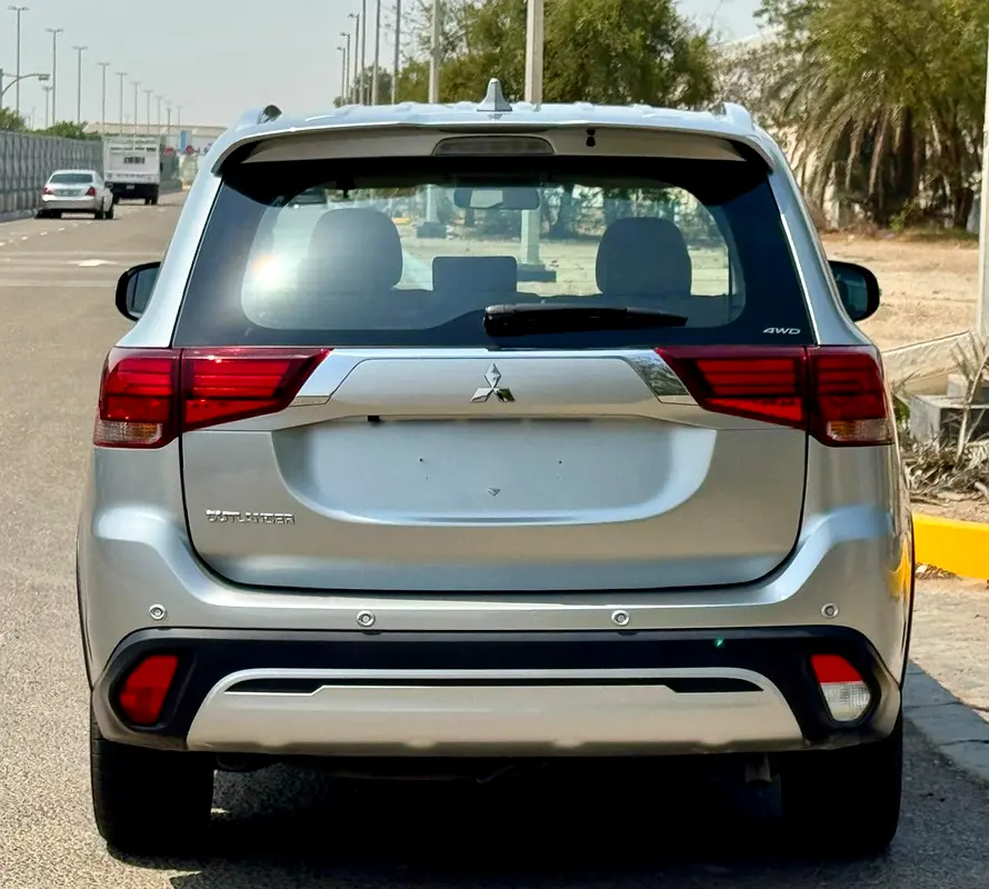 Mitsubishi Outlander 2023