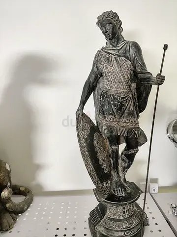 لمزيد من الديكوارت والمجسمات تواصل معانا Statue figures –