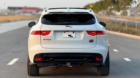 صورة 4 لـ 2017 Jaguar F-PACE