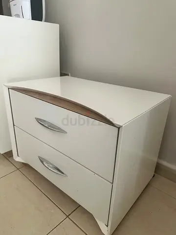 Bedroom set 2 bed table / 1 drawer / 1 king bed