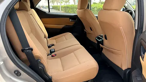 2020 Toyota FORTUNER — миниатюра 12