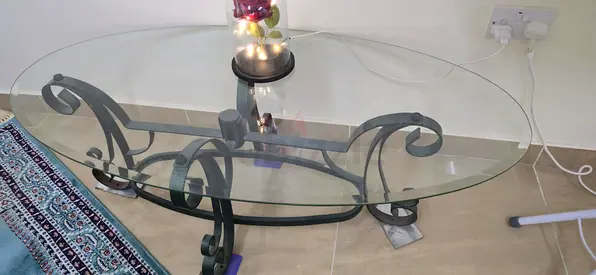 🏡 MOVING OUT SALE – ELEGANT OVAL GLASS TOP TABLE 💥 SPECIAL MOVING-OUT PRICE: AED 350 – Negotiable