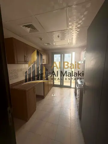 1-bedroom apartment with a living room in Al Majaz 3 With a balcony With parking One bathroom Secon