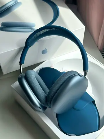Apple AirPods Max — Blue (Excellent Condition)