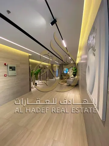 شقة غرفة وصالة للإيجار السنوي في الجرف 3 – حمامان، بلكونة، إطلالة مفتوحة، شهر مجاني وقريبة من السوق الصيني