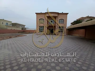 فيلا كبيرة للإيجار في النوف 4 الشارقة مساحة 20000 قدم 4 غرف ماستر صالتين مجلس كبير حوش واسع باركن مغطى 125 ألف سنوياً دفعتين للمواطنين فقط