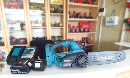 Makita DUC 252 Cordless Chain Saw 36v Brushless