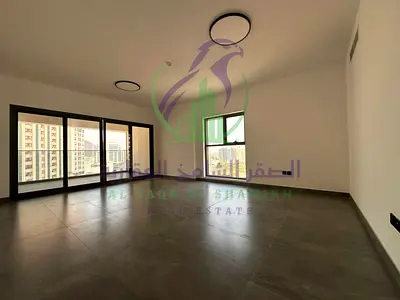 أربع غرف وصالة فاخرة للإيجار السنوي اول ساكن مع تراس وغرفة خادمة واستور وباركن وجيم ومسبح مجاني وكيدذ اريا مع روف للجلسات العائلية