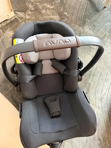 Nuna PIPA Infant Car Seat – Caviar Black – Excellent Condition