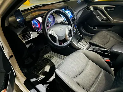 Hyundai Elantra GL 2014 GCC Specs - super clean 1.6 L, Price slightly Negotiable