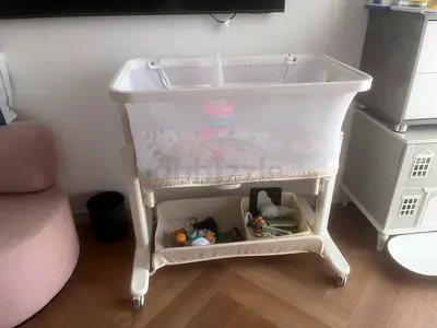 Electric baby bassinet
