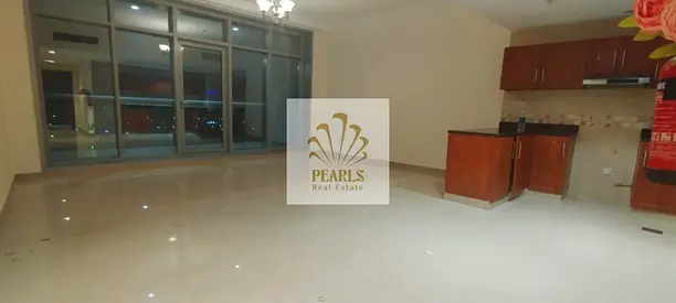 فرصة مميزة للإيجار السنوي بعجمان في أبراج الكورنيش ريزيدنس! أرقى وأكبر غرفة وصالة، حمامان، بلكونة، تكييف مجاني، جيم ومسبح، باركينج مجاني. 50 ألف،