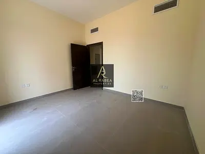 For annual rent in Ajman, Al Jurf area: 3 bedrooms, living room, 2 bathrooms, large spaces, central air conditioning