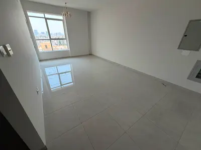 بلكونة باطلالة بحرية _ غرفتين ماستر _ صالة منفصلة _ مساحة كبيرة جدا _ موقع مميز تاني صف من كورنيش عجمان بجوار جميع الخدمات