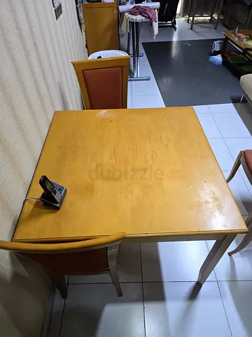 Square dining table for 4 persons