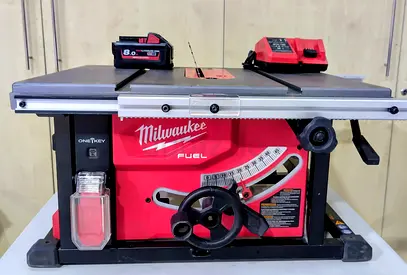 MILWAUKEE TABLESAW 18V B.L