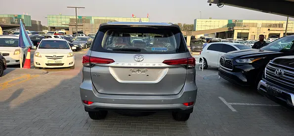 صورة مصغرة 3 لـ 2023 Toyota FORTUNER