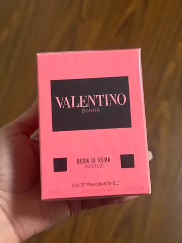 Valentino Donna Born in Roma Intense EDP 100ml - New in Box - Price negotiations available