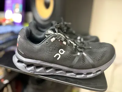 On Cloud Surfer size42.5