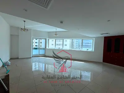 اجمل غرفتين وصالة بمساحة واسعة مع بلكونة باطلالة مدينة مفتوحة و تكيف مجانا على المالك و خزائن بالحائط