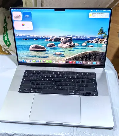 MacBook Pro M5 Max 128/2TB 16-inch (Silver) - Excellent Condition