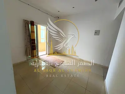 أجمل غرفة وصالة ببلكونة بإطلالة مفتوحة مع تكييف وغاز مركزي وباركن رملي مجاني