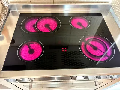 ARISTON 4-Zone Electric Cooktop in excellent Working Condition 90CM
