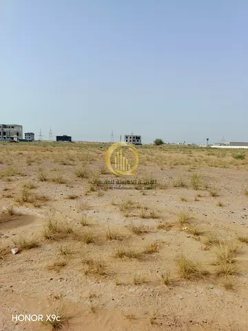للبيع ارض سكية في المزيرعة بمساحة 2800 قدم بتصريخ بناء ارضي و طابقين وتملك حر للعرب
