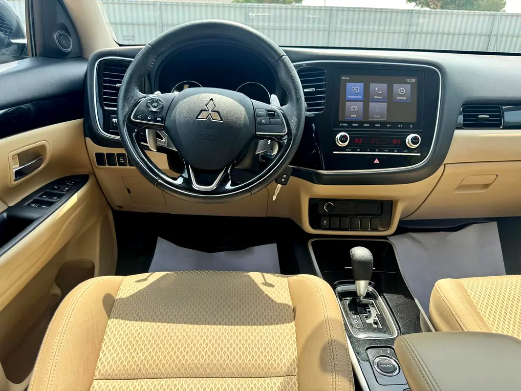 Mitsubishi Outlander 2023