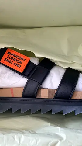 Sandal boy Burberry new