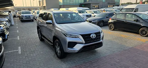 صورة مصغرة 8 لـ 2023 Toyota FORTUNER