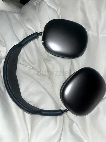 Airpods max in black