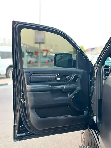 2025 RAM 1500 photo 9