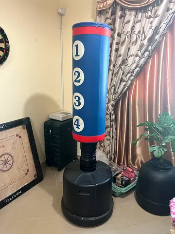 Punching bag / kickboxing bag