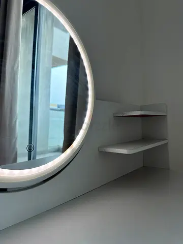 Round LED Vanity Mirror with Wall Mount, Good Condition