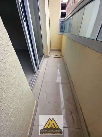 استديو مساحة كبيره بالحميدية بجوار محكمة وجامعةعجمان جميع الخدمات سهل الخروج الي دبي والشارقه