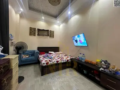 For sale: Villa in Al Muwaihat 3, Ajman, including electricity, water, and air conditioning. Close to Sheikh Ammar Street and opposite a mosque. Freeh