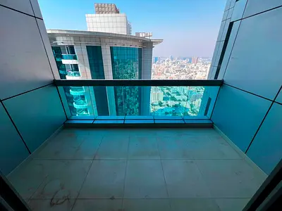 شقة غرفة وصالة للإيجار السنوي في أبراج الكورنيش – عجمان، بإطلالة بحرية مباشرة على الكورنيش.